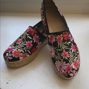 Naturalizer Thea Embroidered Platform Espadrille